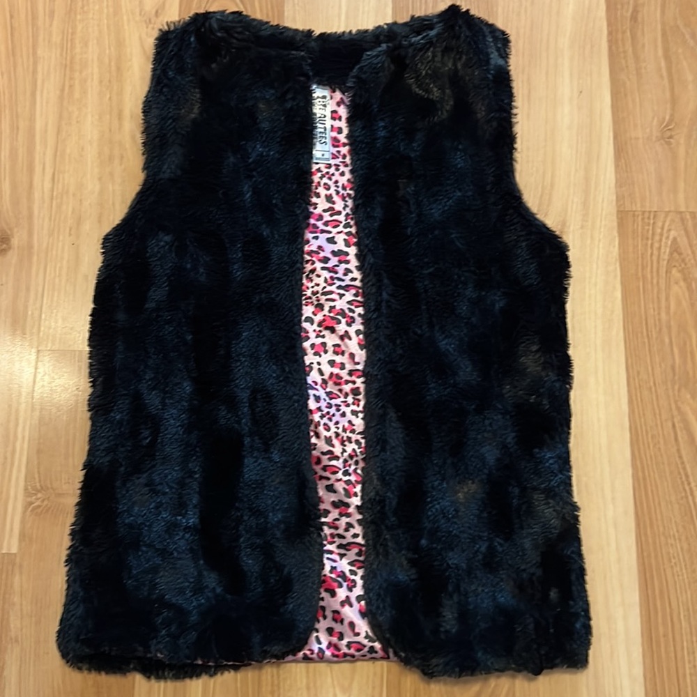 Beautees black soft Faux Fur Vest with pink leopard lining size Med